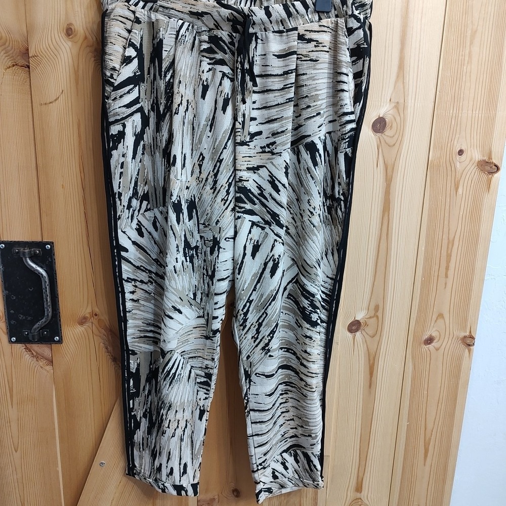 Yessica Women's Tapered Leg Pants Sz 14 Elastic Waist Pin Stripe Lightweight